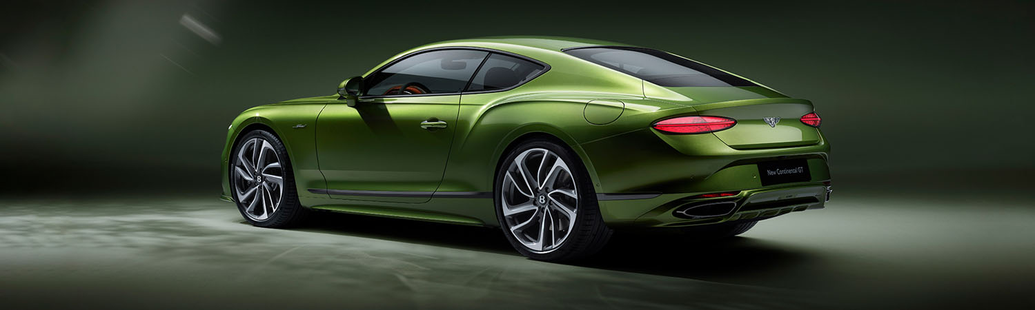 Rear three quarter of the new hybrid Continental GT Speed in Tourmaline Green with Blackline Specification and 21 inch directional and diamond cut Speed wheels