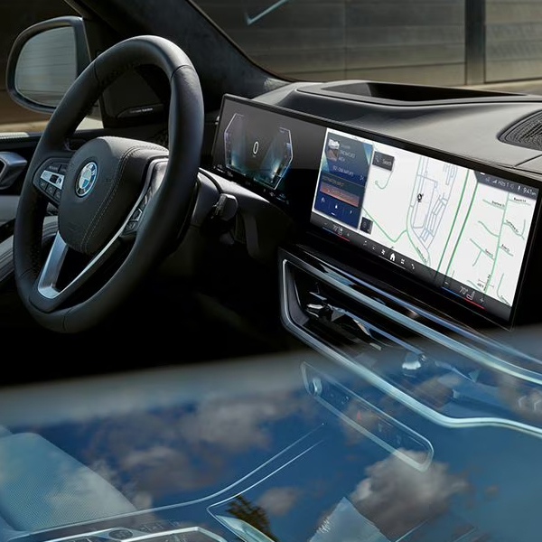 Detail of the 2025 BMW X5 PHEV hybrid-specific Curved Display