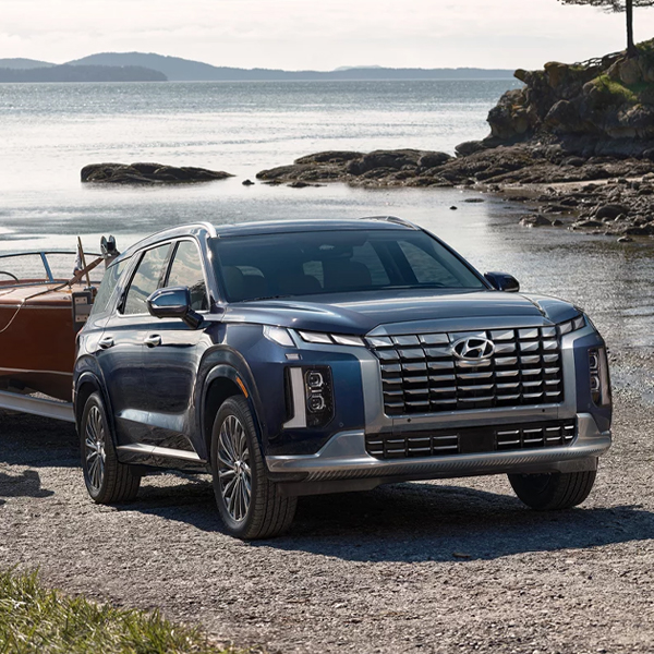 2025 Hyundai Palisade parked next to a seaside cafe