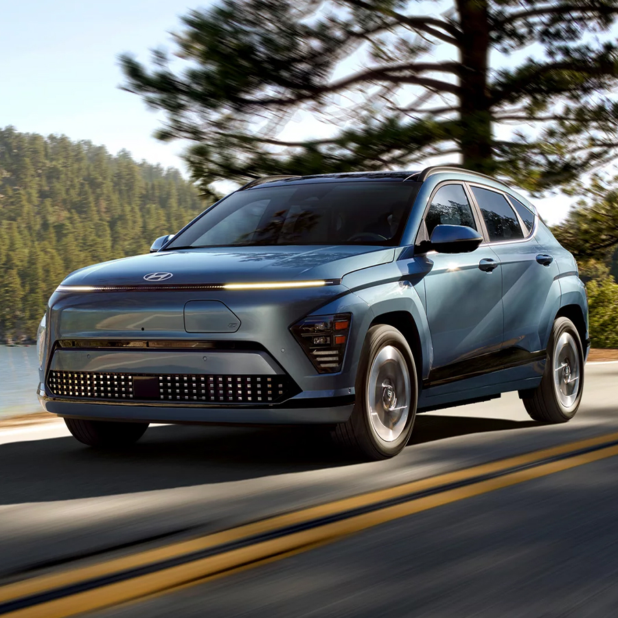 2025 Kona Electric front 3/4 view.