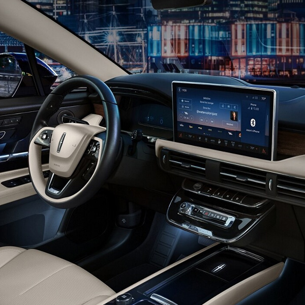 The Piano Key Shifter is shown in a 2025 Lincoln Corsair® SUV
