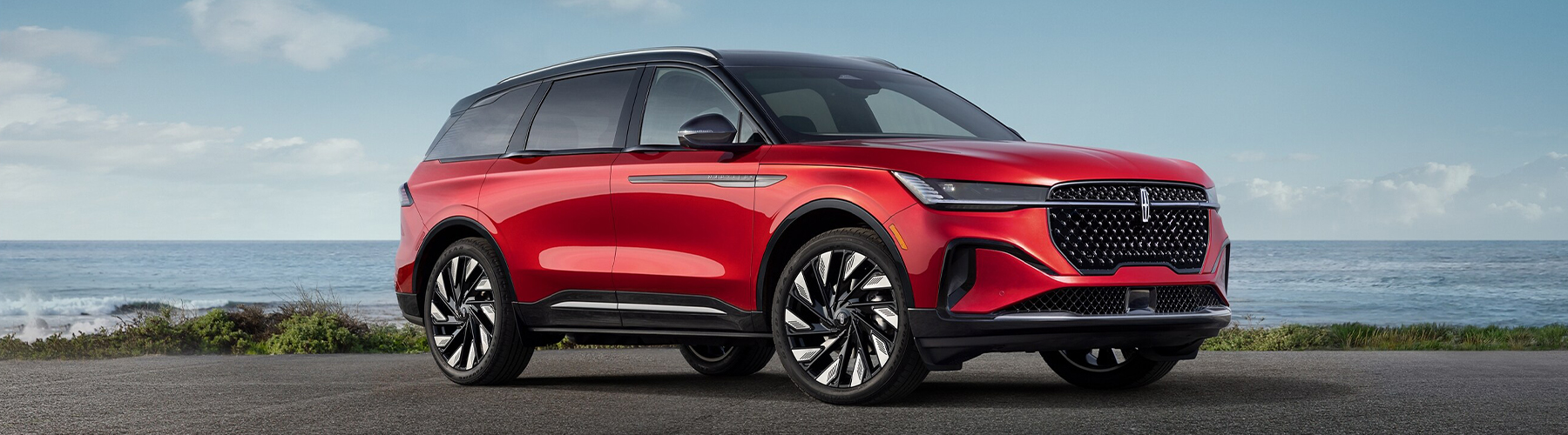 A 2025 Lincoln Nautilus® Reserve model is equipped with the available Jet Appearance Package
