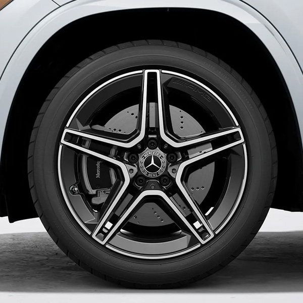 Display GLA 250 in Polar White with AMG Night Package and 19-inch AMG twin 5-spoke wheels w/black accents