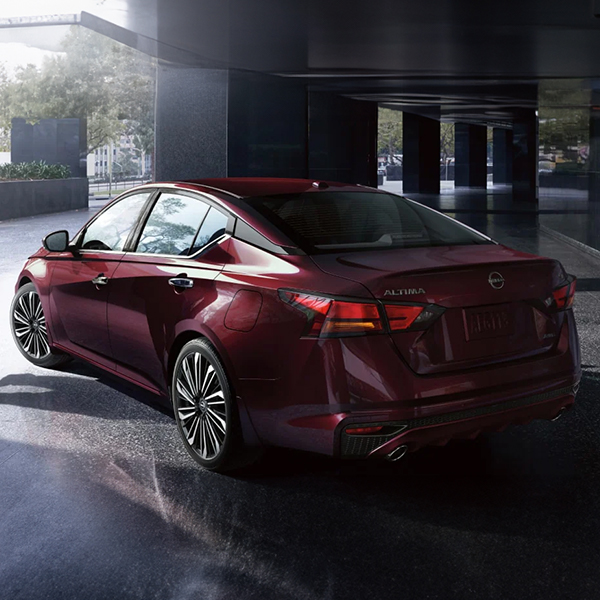 2025 Nissan Altima rear 3/4 profile, showing floating roof design.