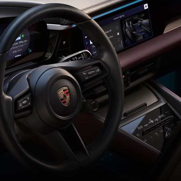 Porsche Macan 4 interior. View into the cockpit.