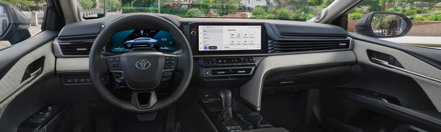 Interior steering wheel and screen of the 2025 Toyota Camry