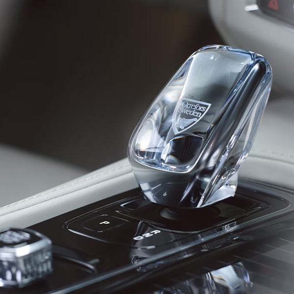 A crystal gear shifter in genuine Swedish crystal from Orrefors in a Volvo S90 sedan.