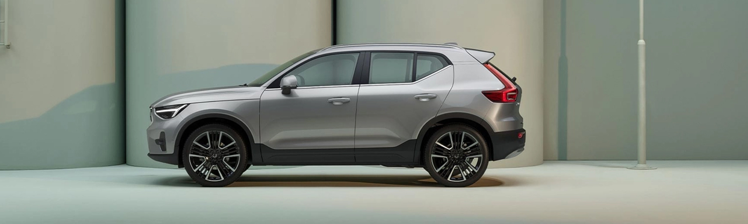 Side profile shot of the 2025 Volvo XC40 parked