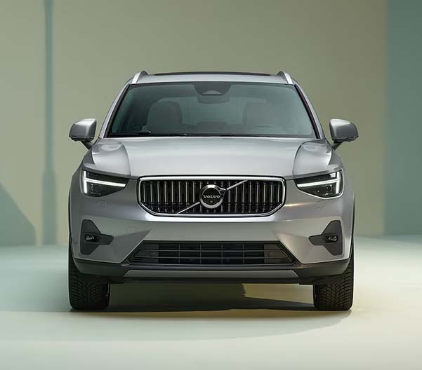 Front exterior of the Volvo XC40 mild hybrid.