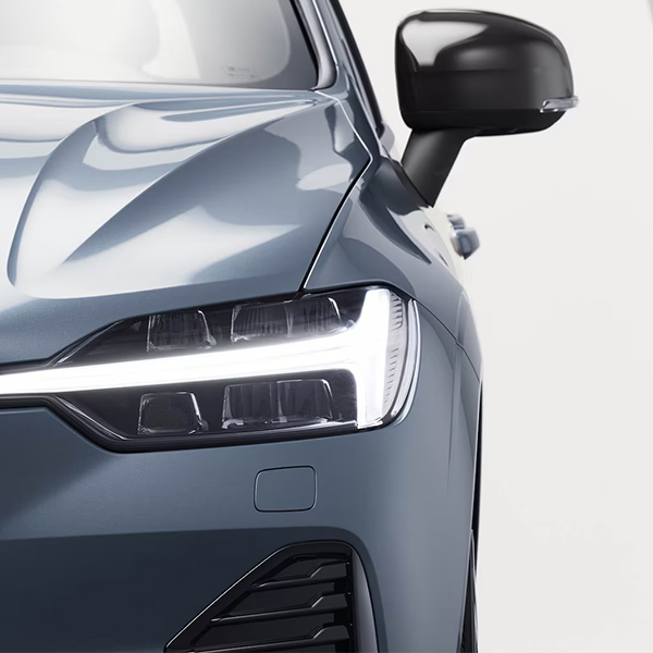 Detail shot of the front grille of the 2025 Volvo XC60
