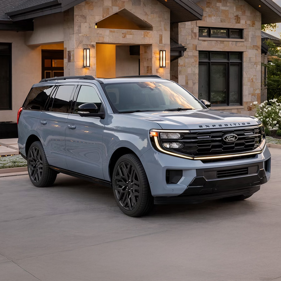 A 2026 Ford Expedition® Platinum® SUV parked in a driveway