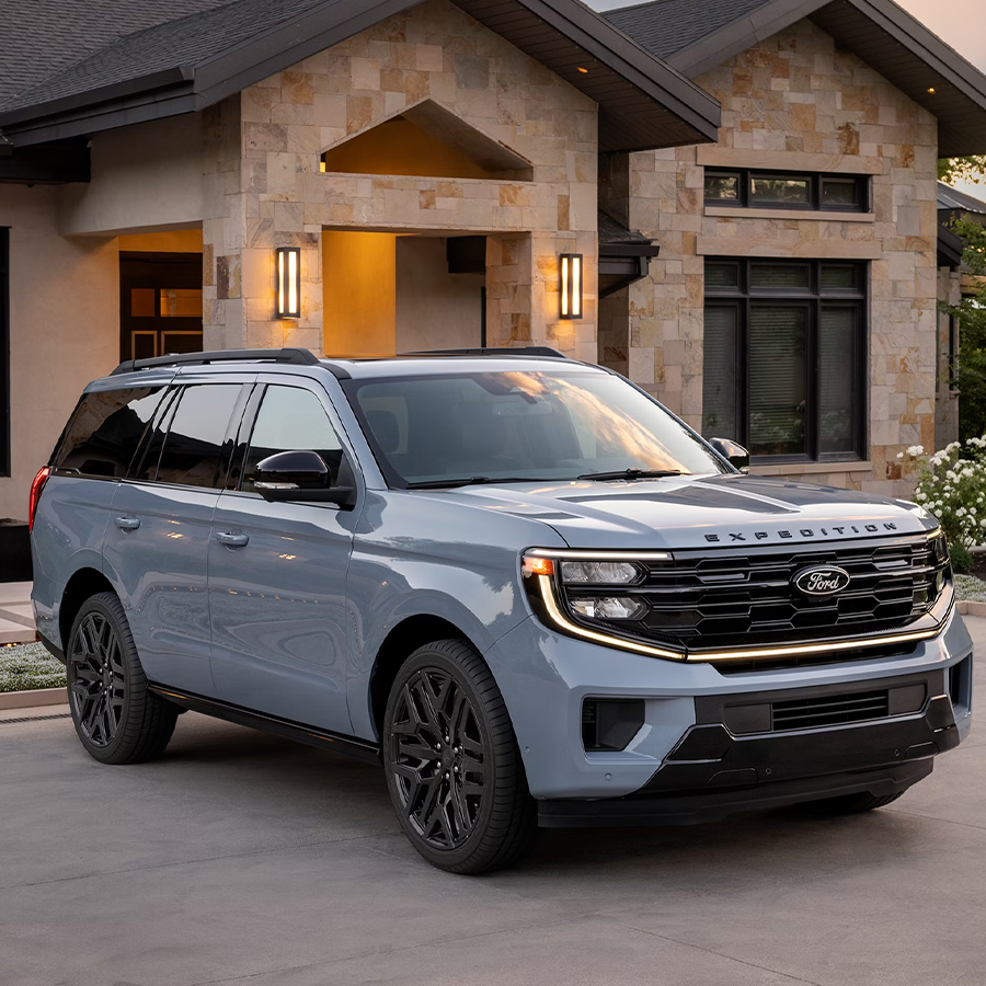 A 2026 Ford ExpeditionĀ® PlatinumĀ® SUV parked in a driveway
