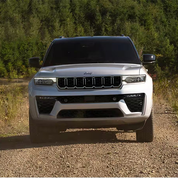 2026 Jeep Grand Cherokee offroading