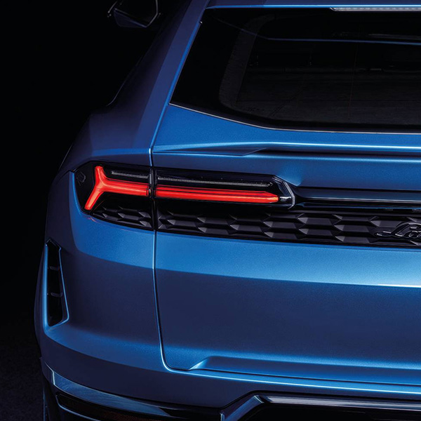 Rear detail shot of the 2026 Lamborghini Urus brake lights