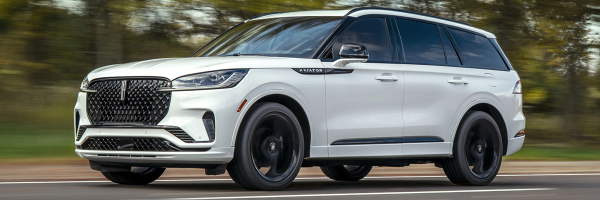 A 2026 Lincoln Aviator® SUV is shown in Pristine White