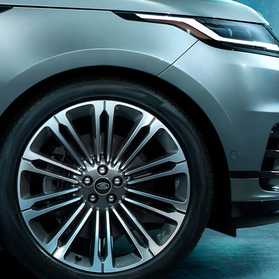 Close up wheel and side bumper view of the Range Rover Velar