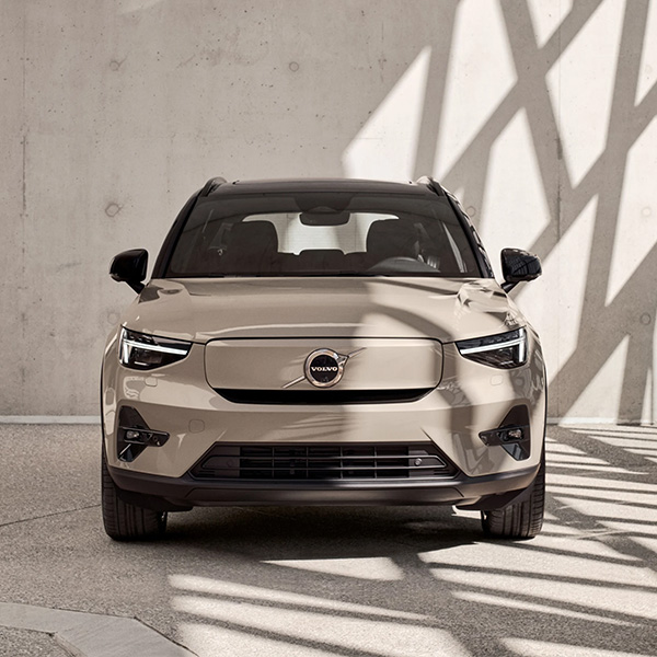 Front view of the 2026 Volvo EX40