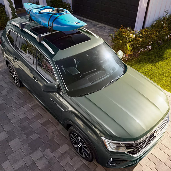 Atlas SEL Premium R-Line with 4MOTION® shown in Avocado Green