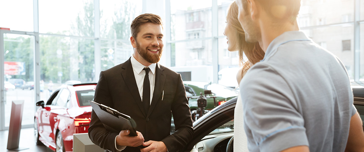 Драйв клик автокредит отзывы клиентов. Salesman. Automobilkaufmann.