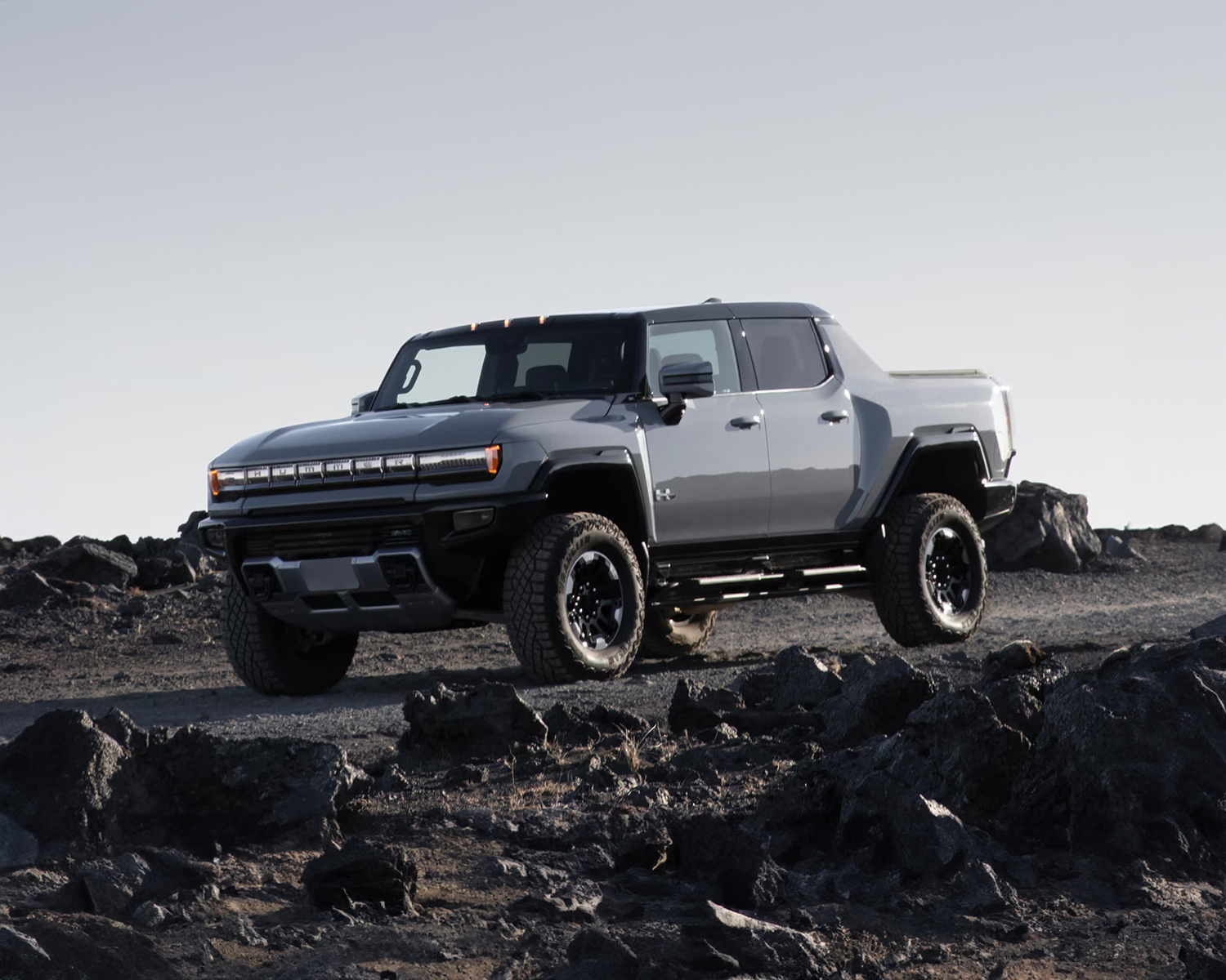 Front end of 2025 GMC Hummer EV Pickup